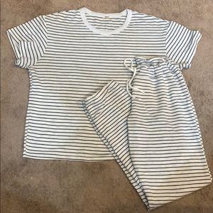 Monrow! Super cute striped set